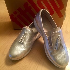 FITFLOP SUPERSKATE TASSEL SILVER NWB